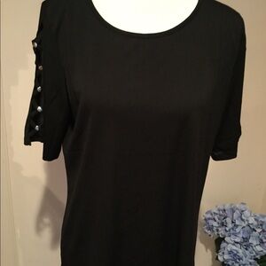 BY design Top with Latticework Sleeves